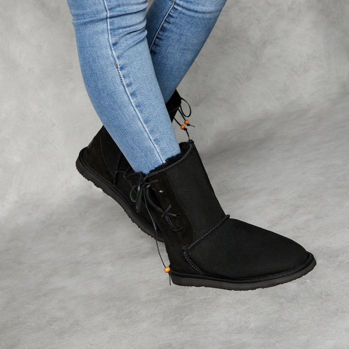 Women&#39;s Lace Up Mid