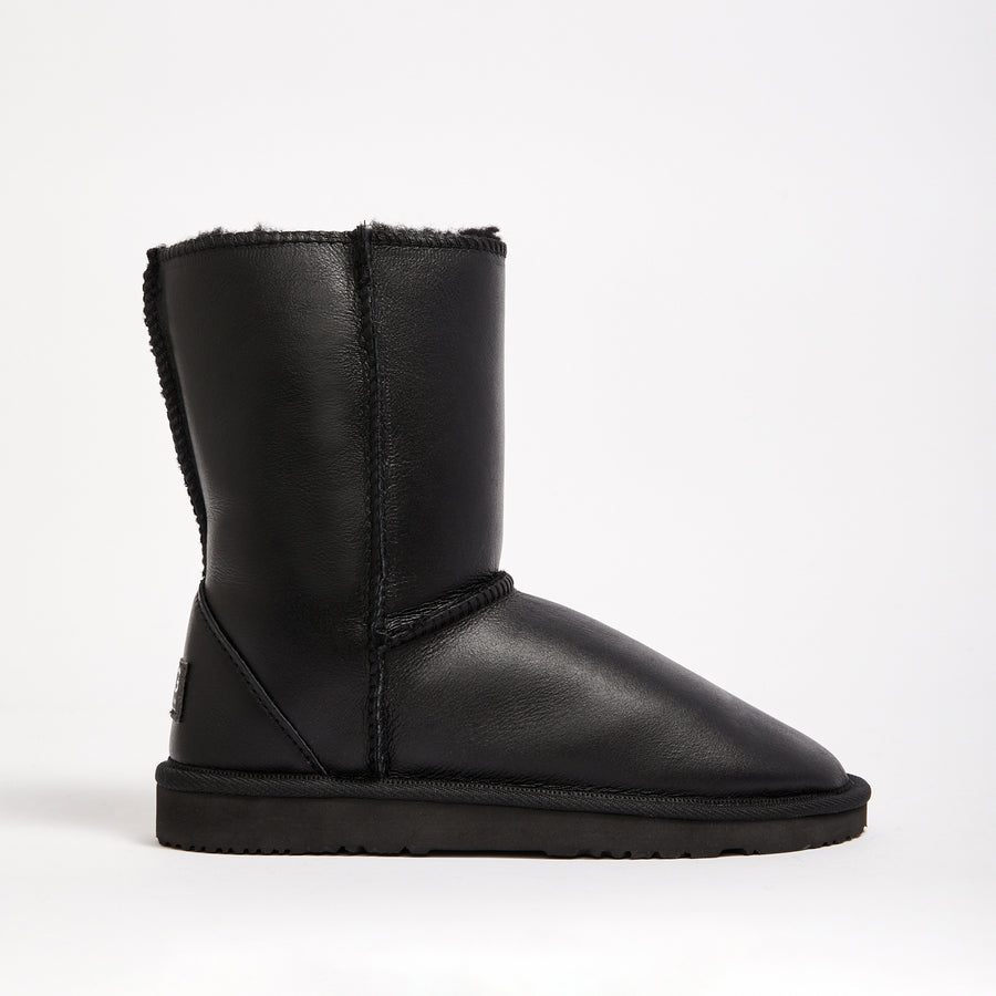 Black hotsell mid uggs