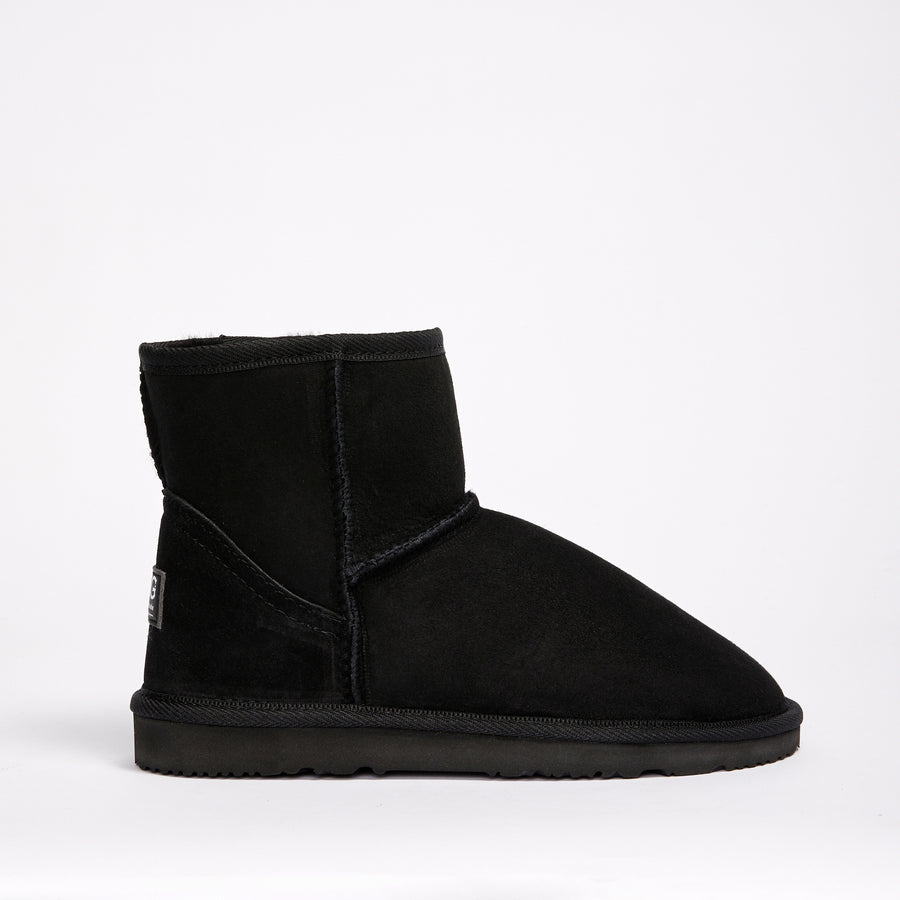 Black sheepskin boots