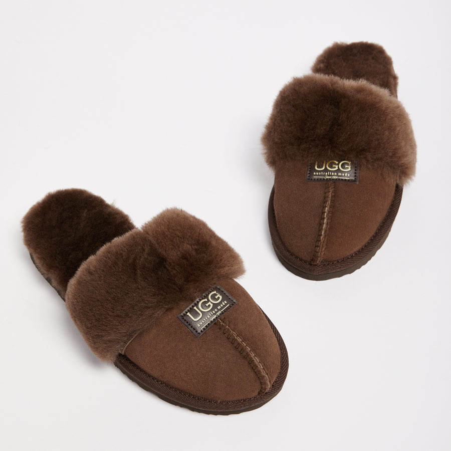 Ugg slippers deals metal logo